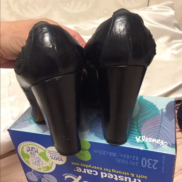 Authentic CHANEL  genuine leather shoes - used - Picture 4 of 10